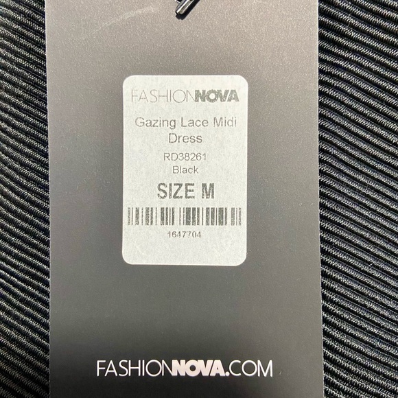 Cute and sexy midi dress with lace back and slit. Brand new Fashion Nova - Picture 3 of 5